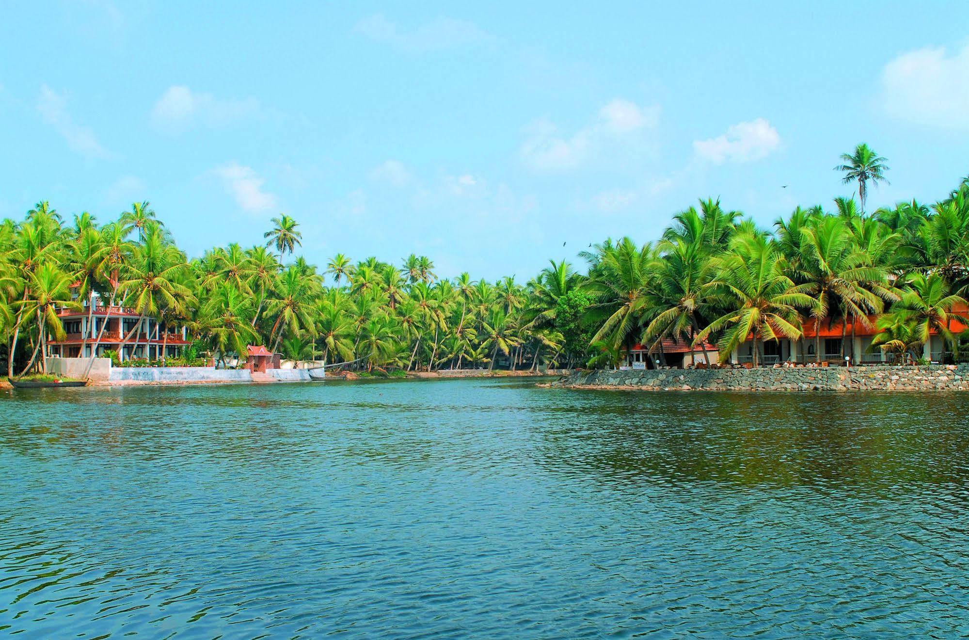 Beach And Lake Ayurvedic Resort, Ковалам Екстер'єр фото