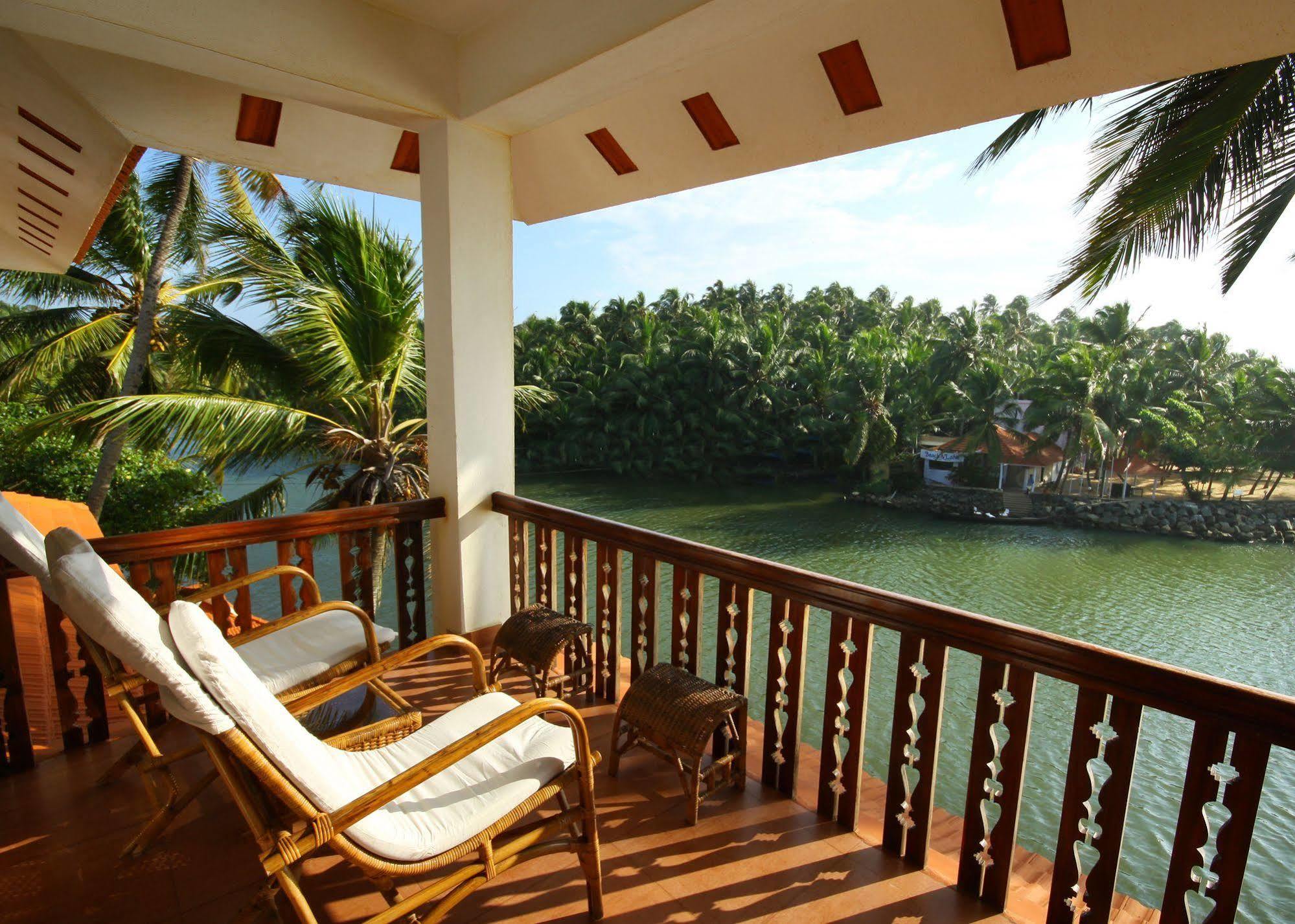 Beach And Lake Ayurvedic Resort, Ковалам Екстер'єр фото