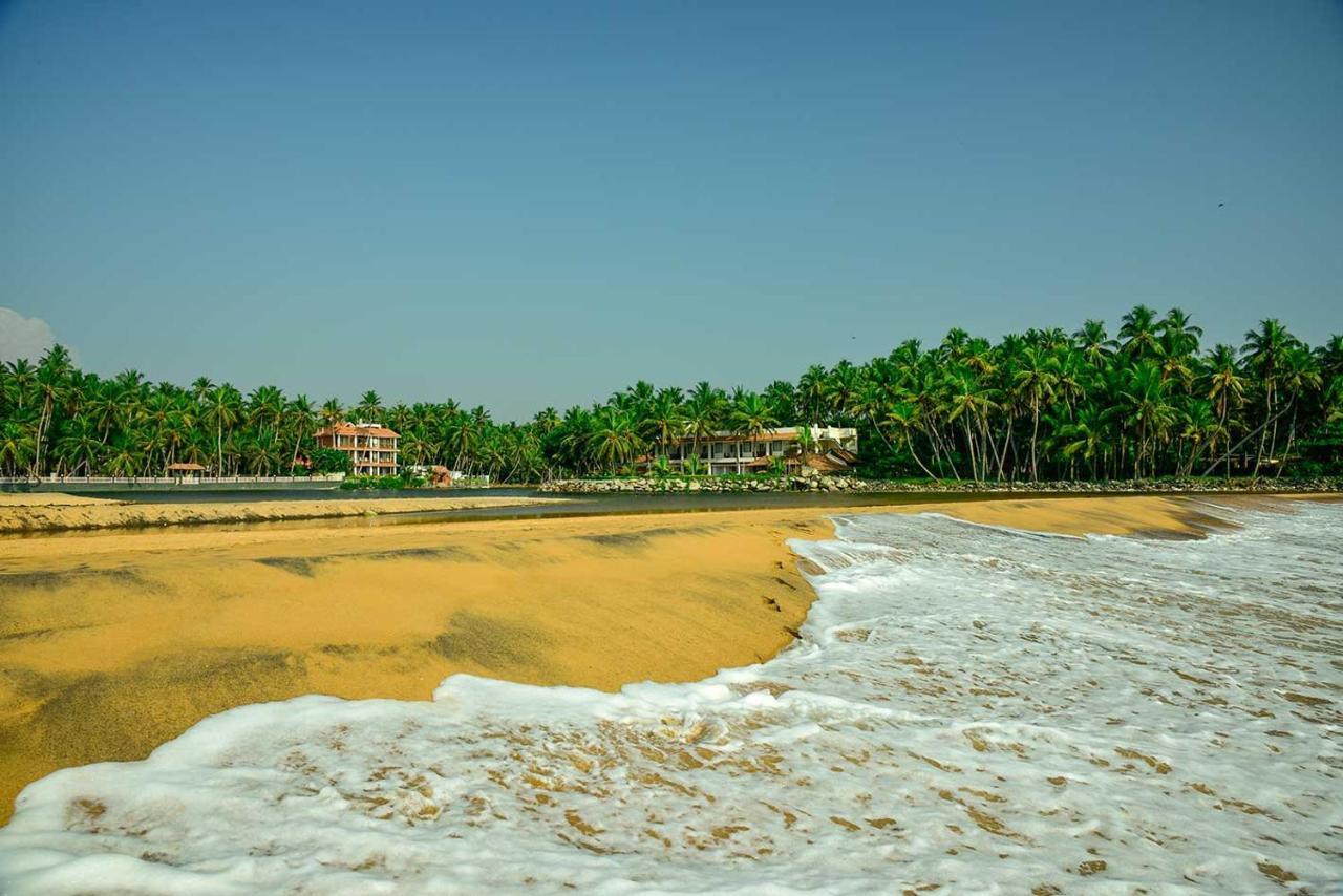 Beach And Lake Ayurvedic Resort, Ковалам Екстер'єр фото