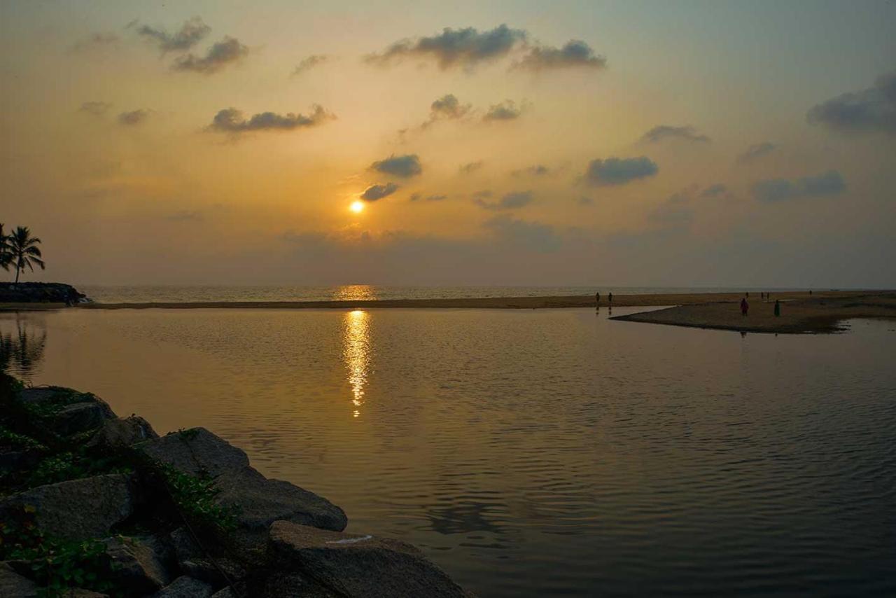 Beach And Lake Ayurvedic Resort, Ковалам Екстер'єр фото